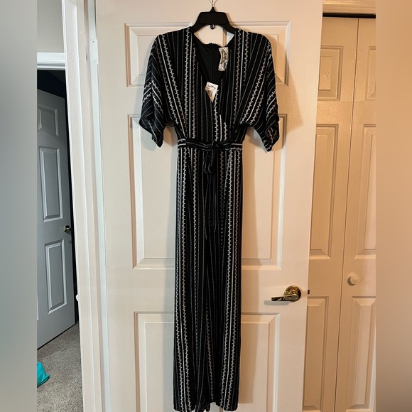 Sadie & Sage Geo Print Wide Leg Jumpsuit Medium 

Condition is New with tags. - Picture 3 of 6